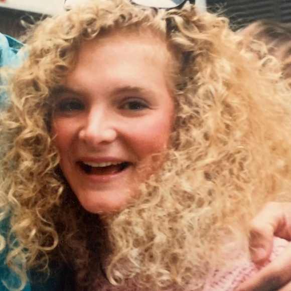 Meet your Posher, Deb🌻 - Picture 4 of 9